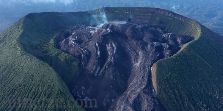 Inilah Gunung di Ambon yang Bikin Terpesona Siapapun